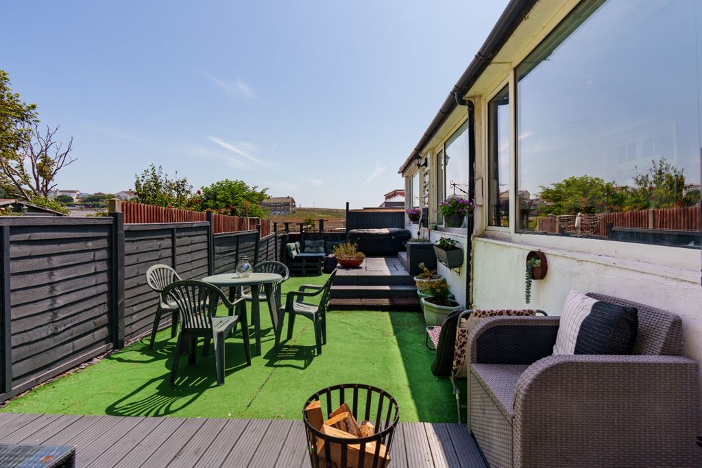 Property photo 2 of 15 4308371