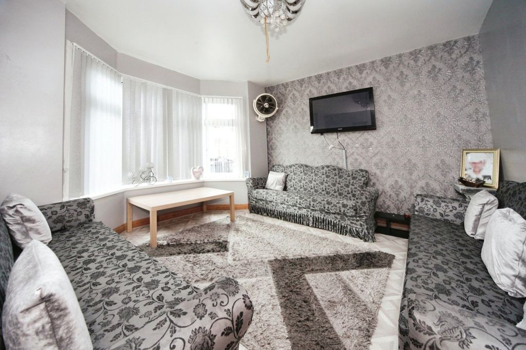 Property photo 2 of 11
