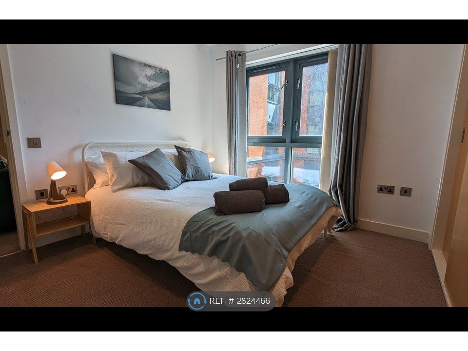 Property photo 2 of 9 Ensuite Room 1