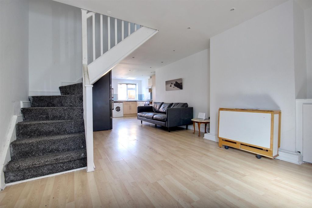 Property photo 2 of 8 Mill Lane (8).Jpg