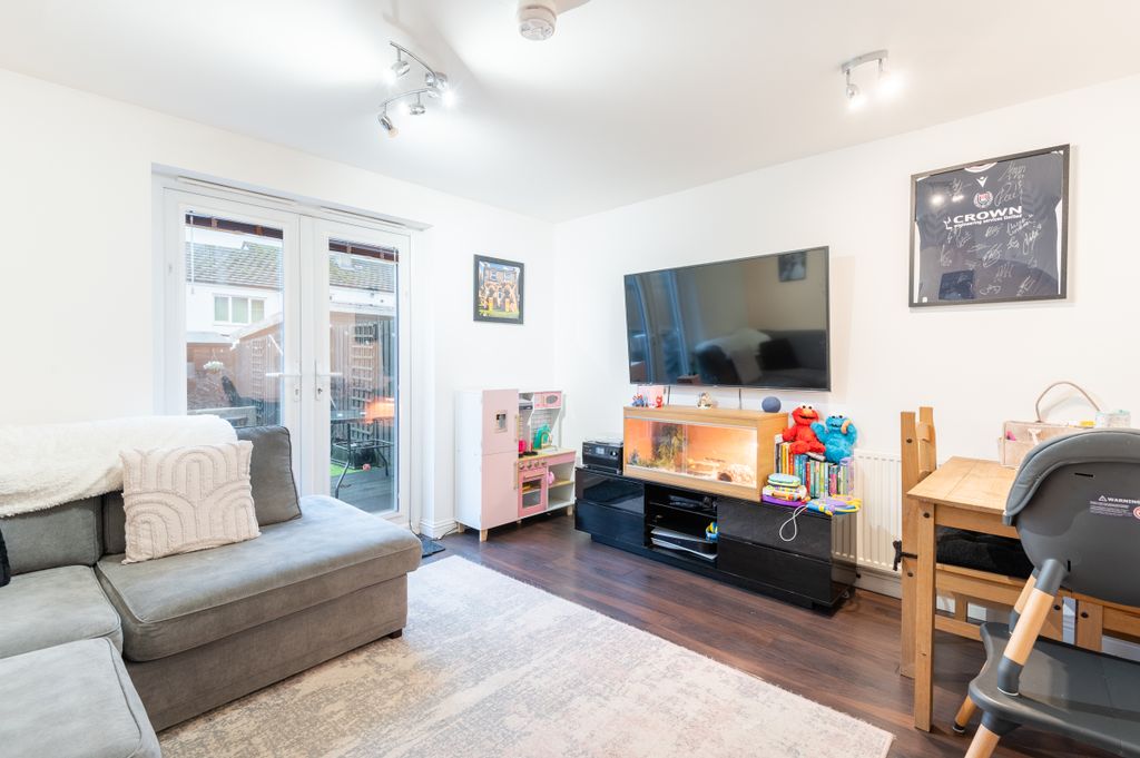 Property photo 2 of 21