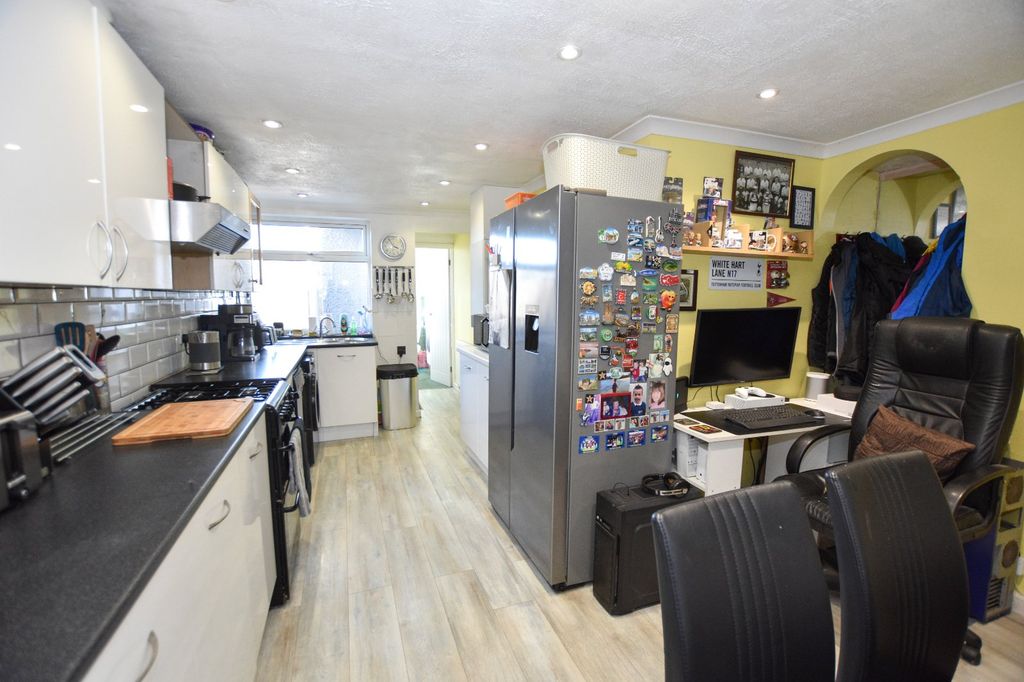 Property photo 2 of 12 Kitchen Dining Room