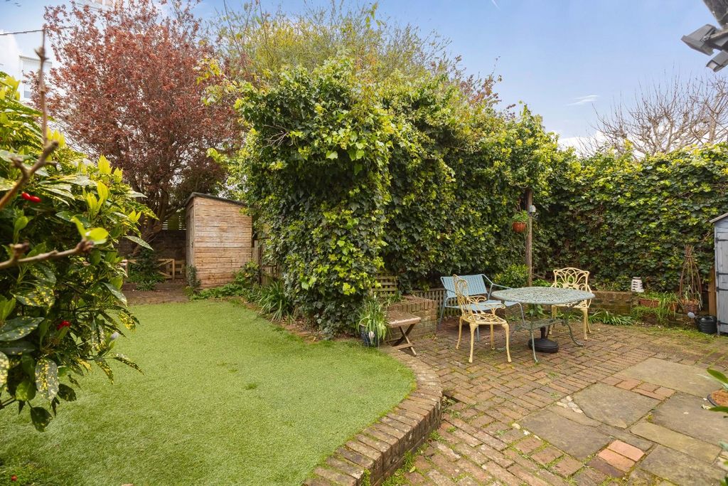 Property photo 2 of 26 Pembroke Crescent_20.Jpg