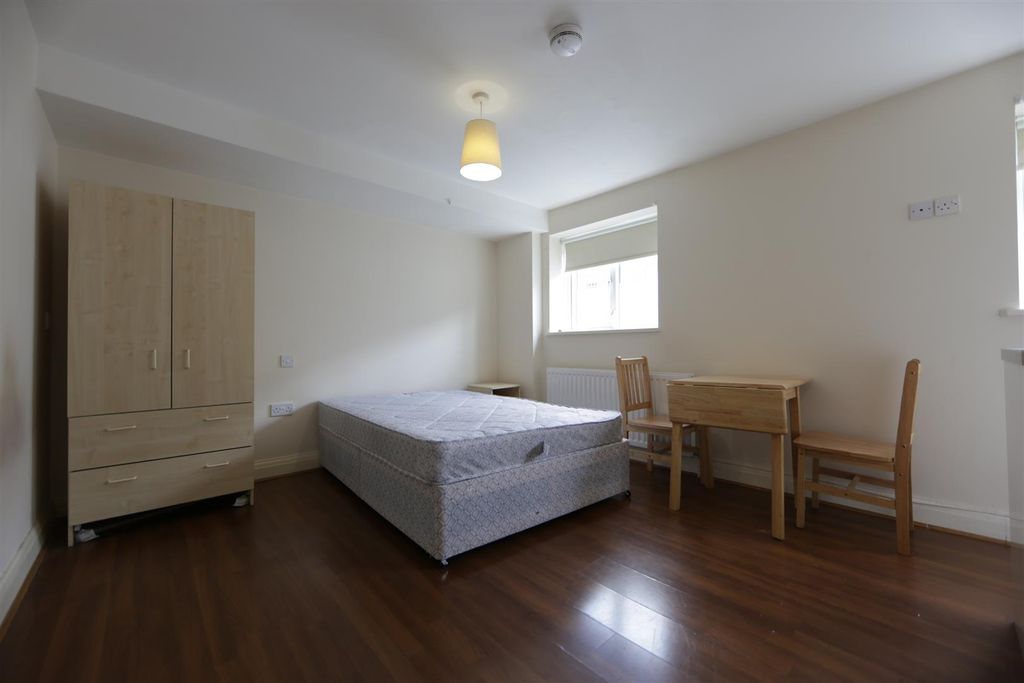 Property photo 2 of 3