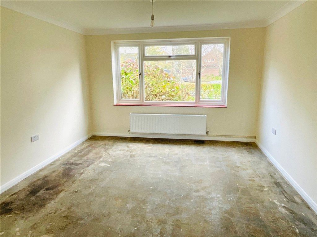 Property photo 2 of 12 Lounge