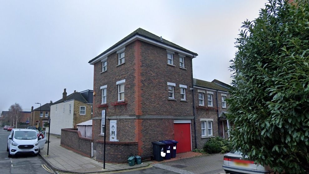 Property photo 1 of 7 4 Bed End Terrace To Rent Alders Close, London W5 4Je