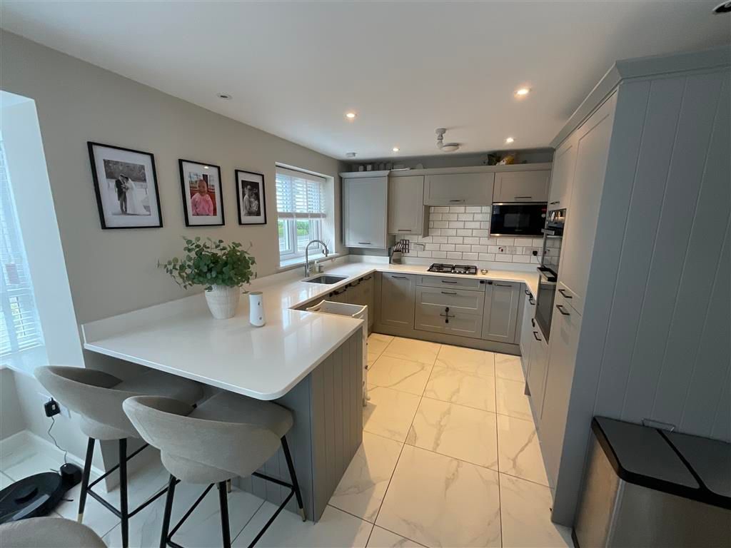 Property photo 3 of 8 Kitchen