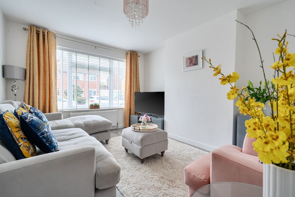 Property photo 2 of 12 Picture No. 35