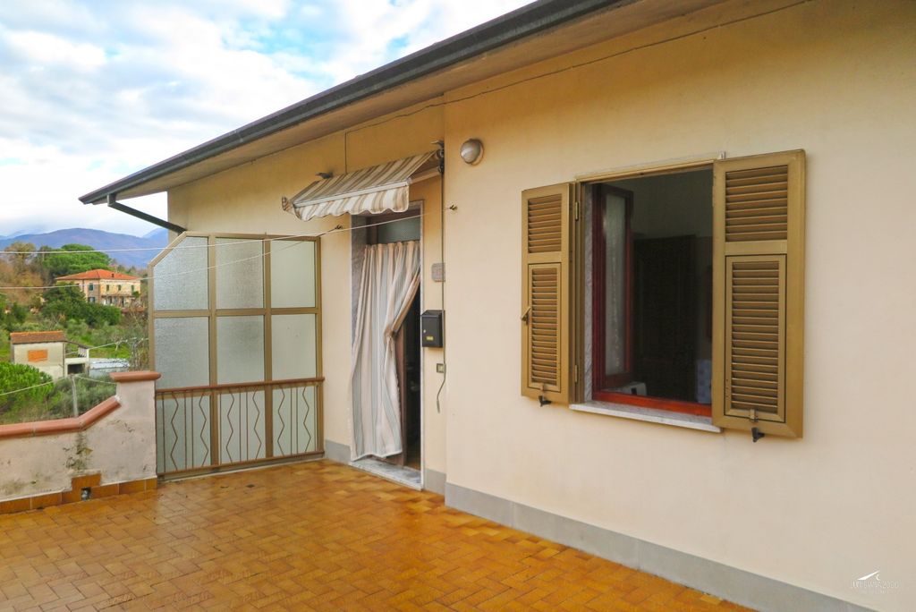 Property photo 2 of 36