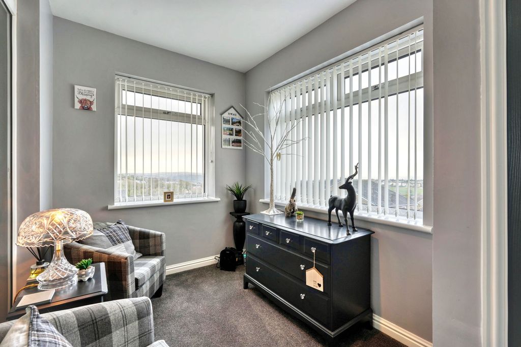 Property photo 3 of 32