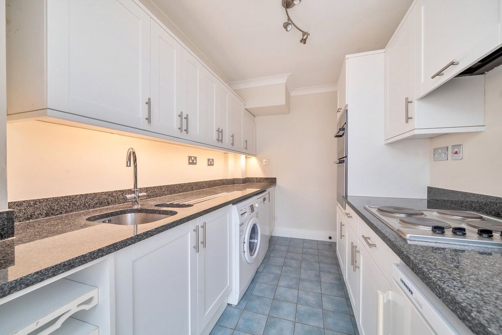 Property photo 3 of 13 1361225-7-68Dcf70...