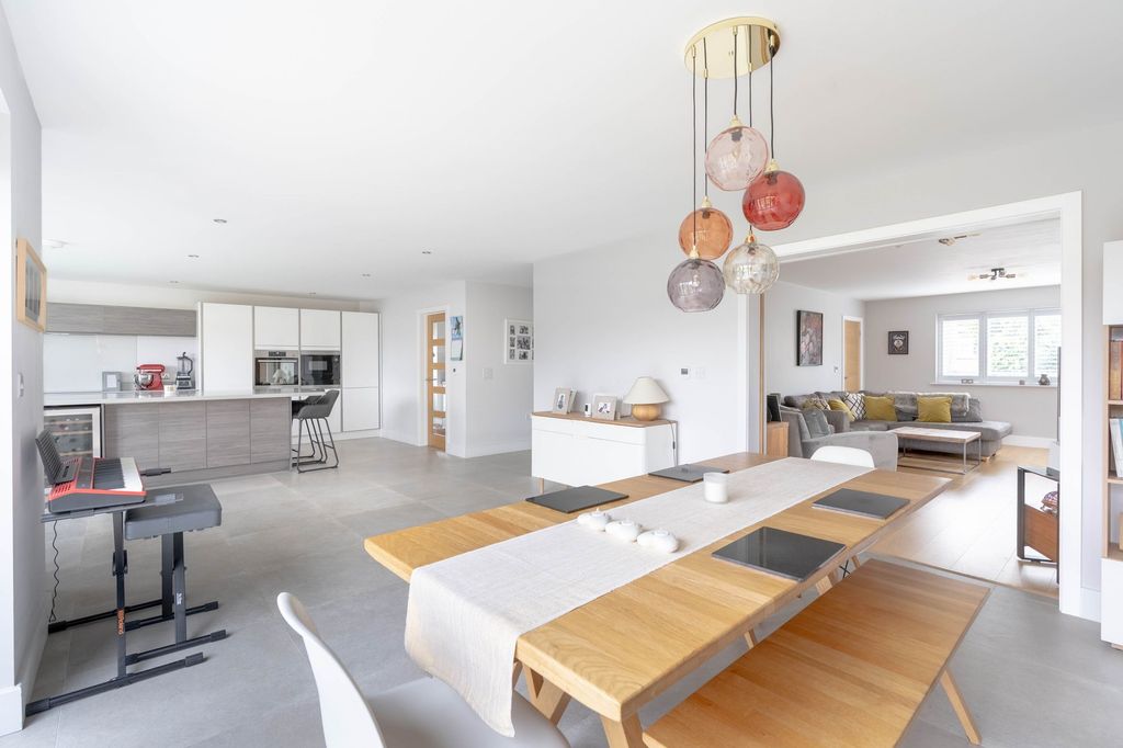 Property photo 3 of 26