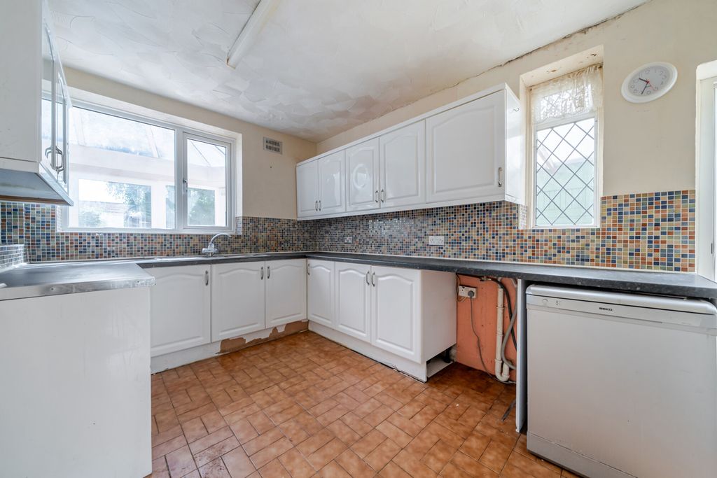 Property photo 2 of 20 1487615-12-6A4Cca...