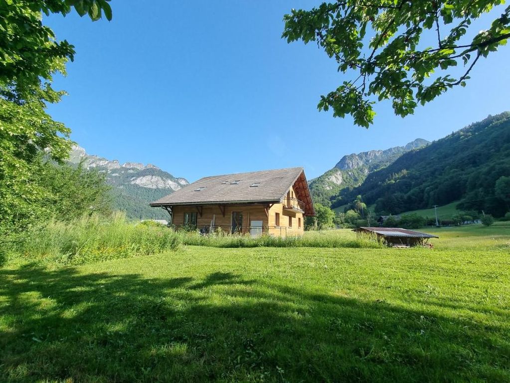 Property photo 3 of 40