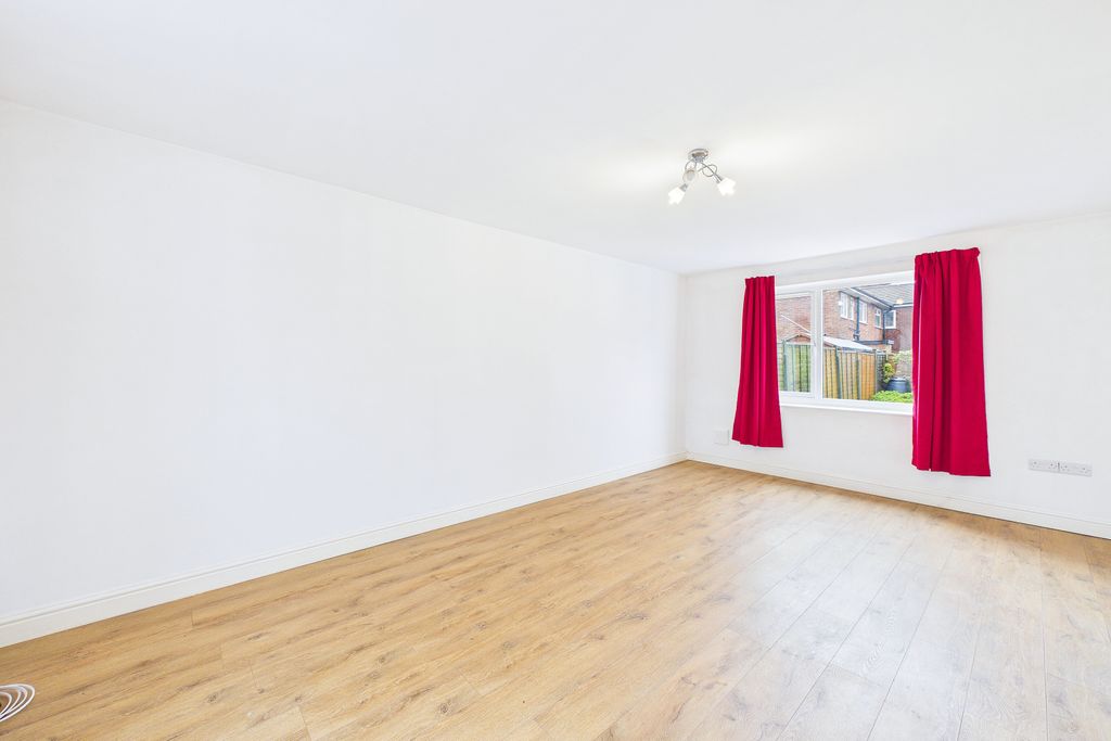 Property photo 3 of 11 Living Room