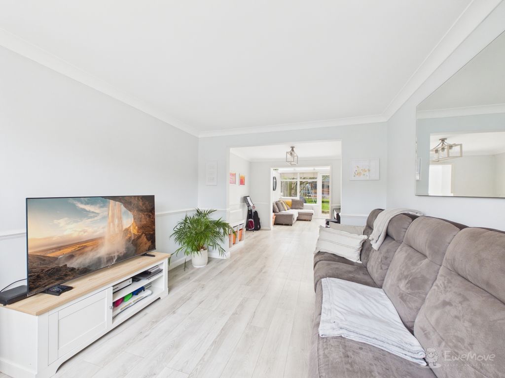 Property photo 2 of 22 Living Room- Mark Stephens Ewemove Newmarket And S