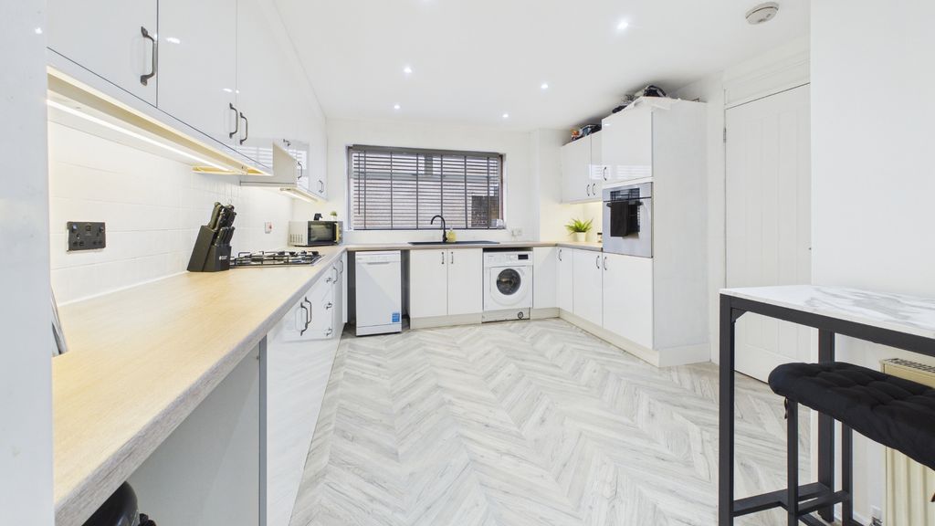 Property photo 2 of 16 Photo 2