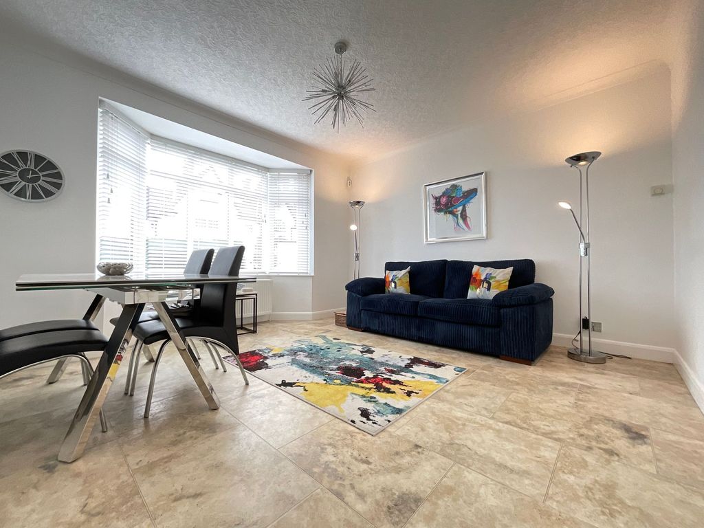 Property photo 3 of 33