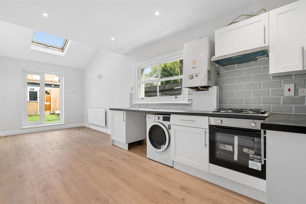 Property photo 1 of 10 Gff 33 Himley Road Sw17 Reception Kitchen.Jpg