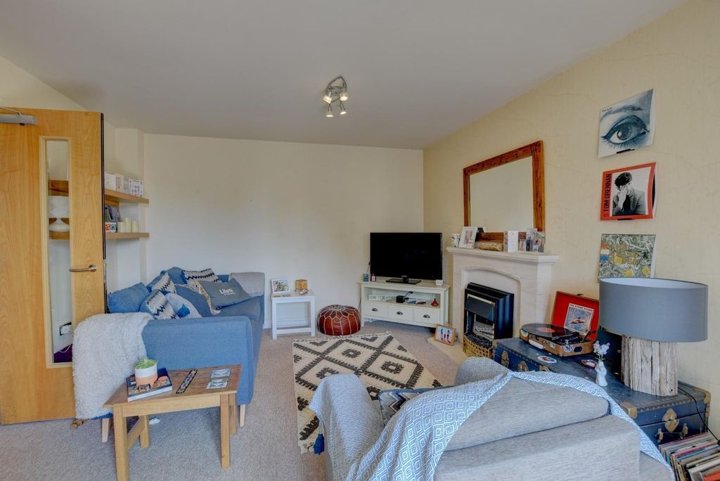 Property photo 1 of 20 W5X7Fgobw0Wko86Vrys0Lw.Jpg