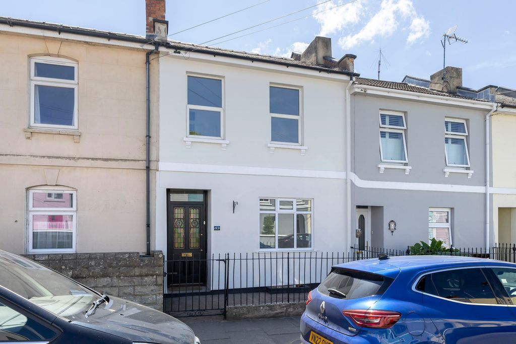 Property photo 1 of 15 Naunton-01