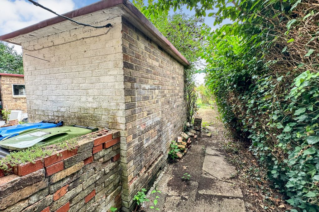 Property photo 1 of 20 5 Apley Way, Witney, Oxfordshire, Ox28 5Bj