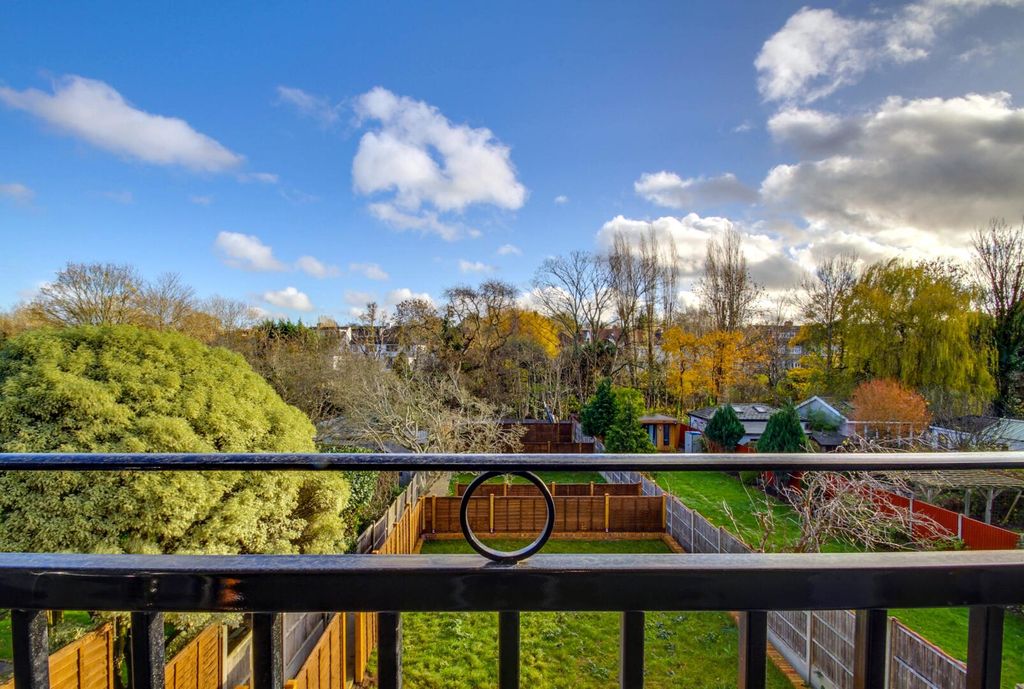 Property photo 2 of 10 Balcony