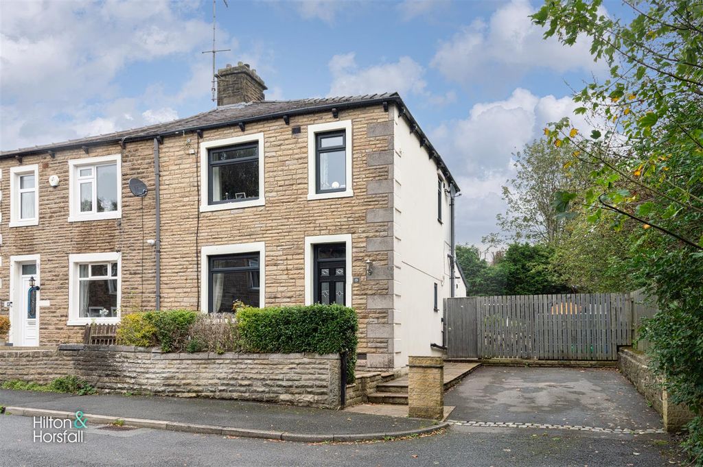 Property photo 1 of 17 Roundell Road