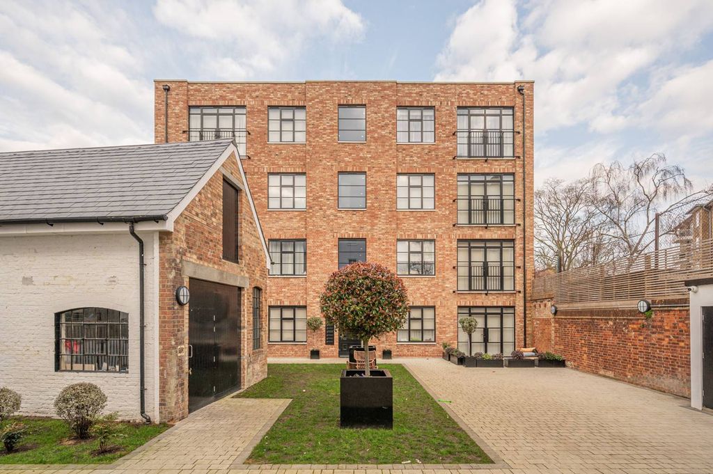 Property photo 2 of 9