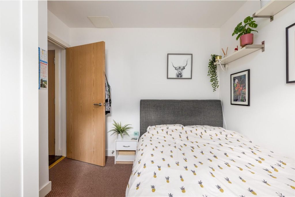 Property photo 3 of 18 55 Weavers Mill Close, Bs5-6.Jpg