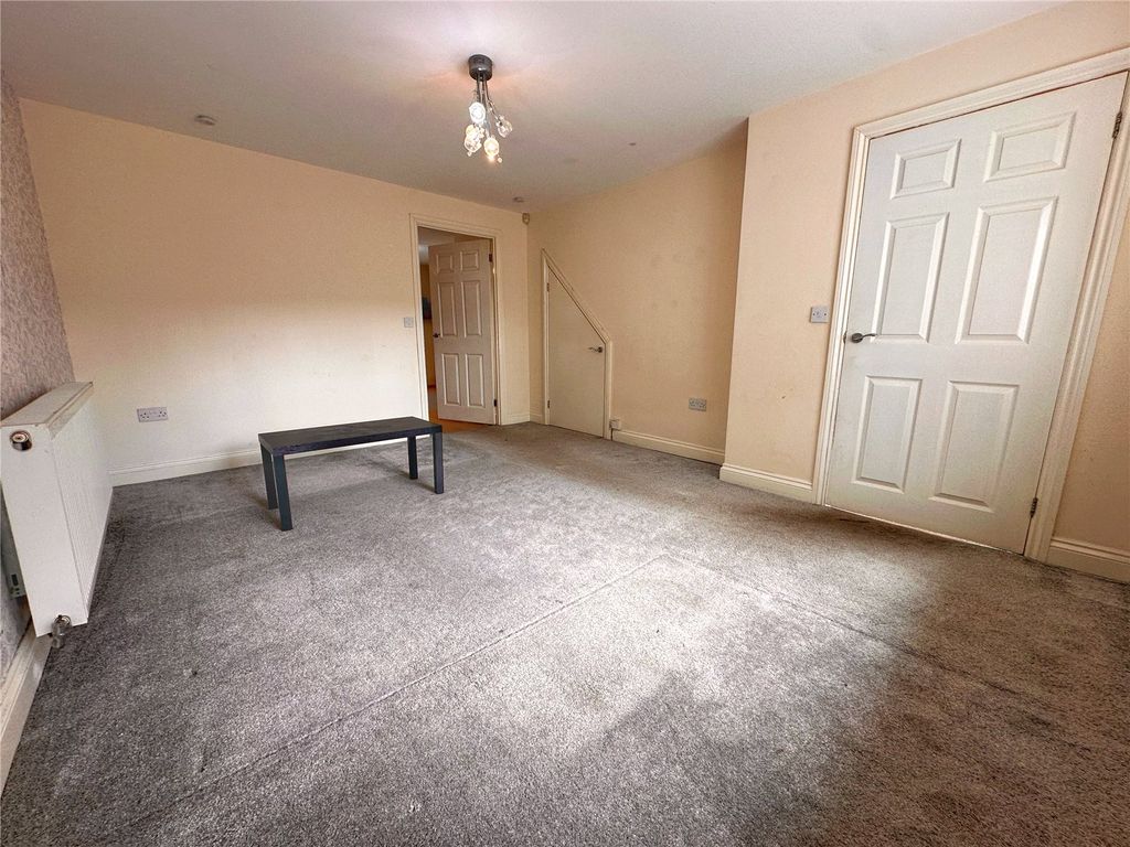 Property photo 2 of 16 Lounge