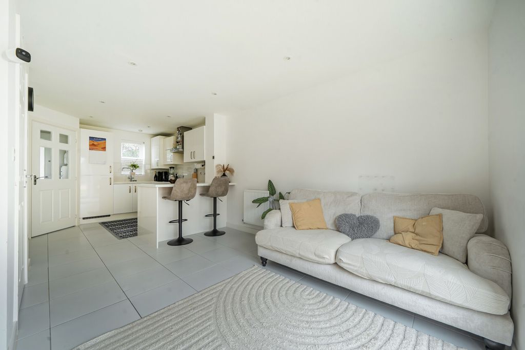 Property photo 3 of 21 1496388-8-6A68839...