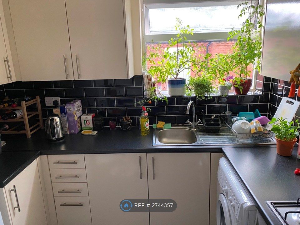 Property photo 3 of 11 Kitchen Including Breakfast Bar