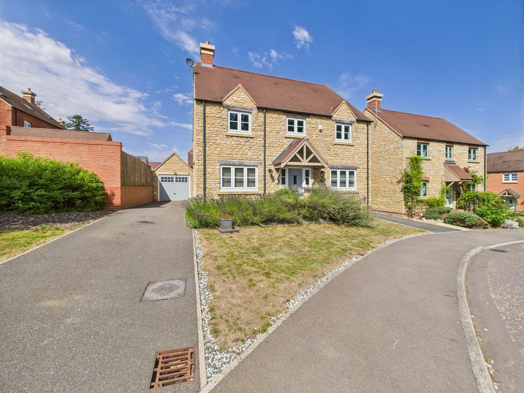 Property photo 1 of 28