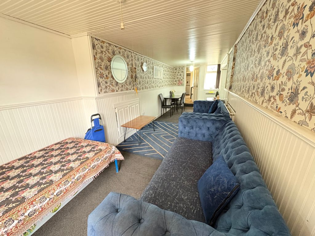 Property photo 2 of 30