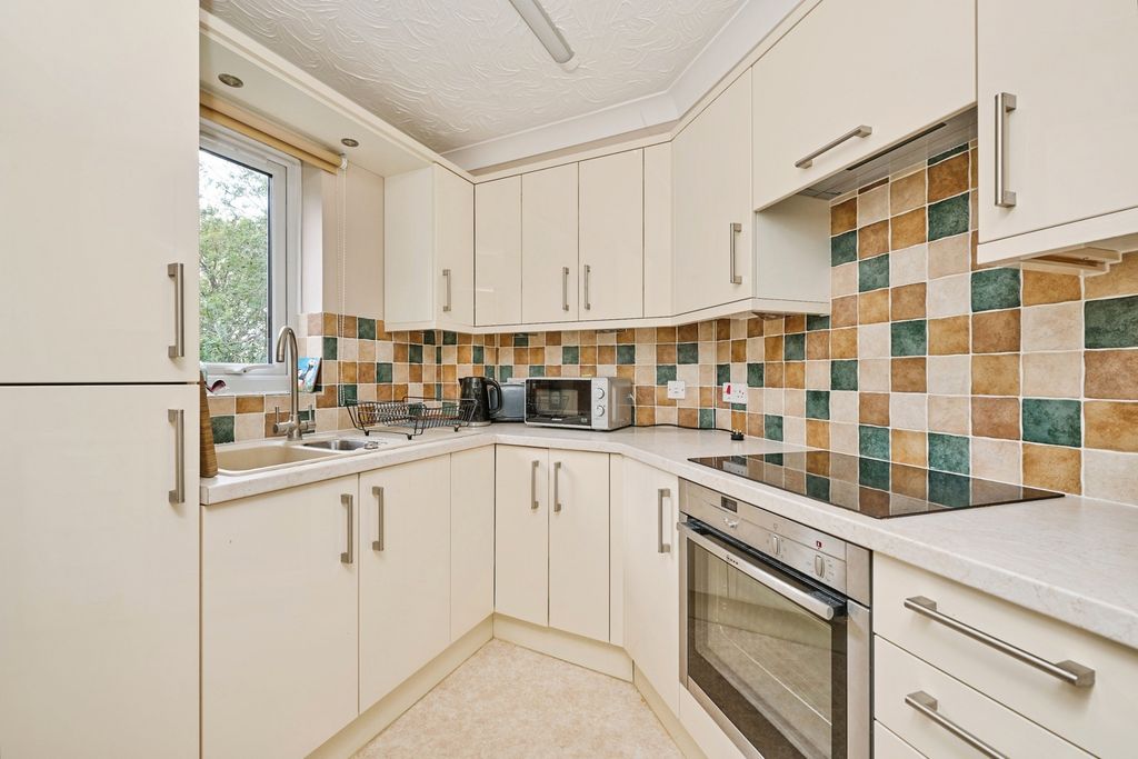 Property photo 3 of 14 Kitchen