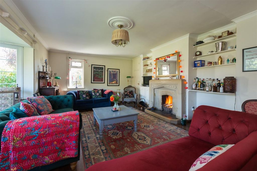 Property photo 3 of 27