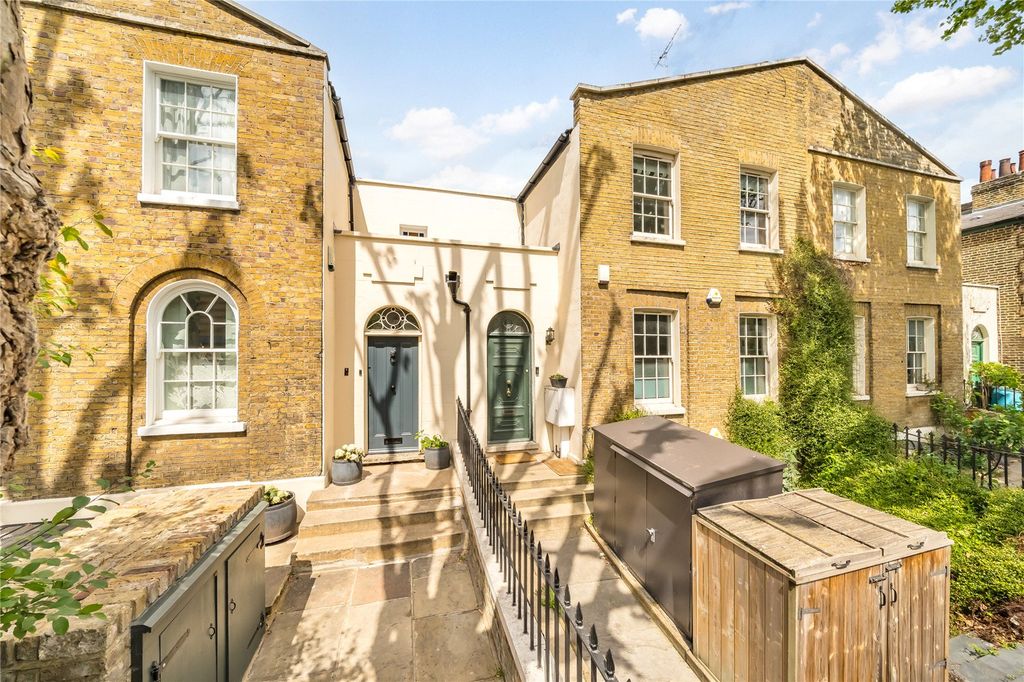 Property photo 1 of 10 External