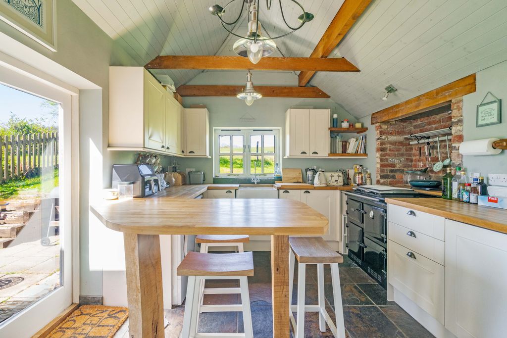 Property photo 3 of 19 Kitchen/Breakfast Room