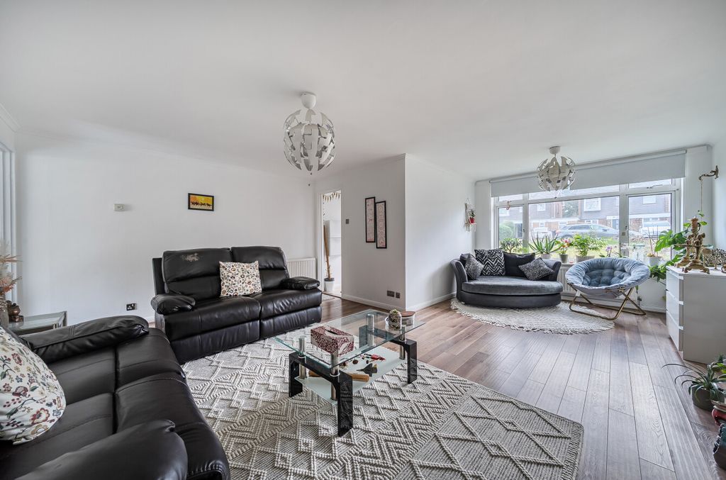 Property photo 3 of 17 1400652-12-697B87...