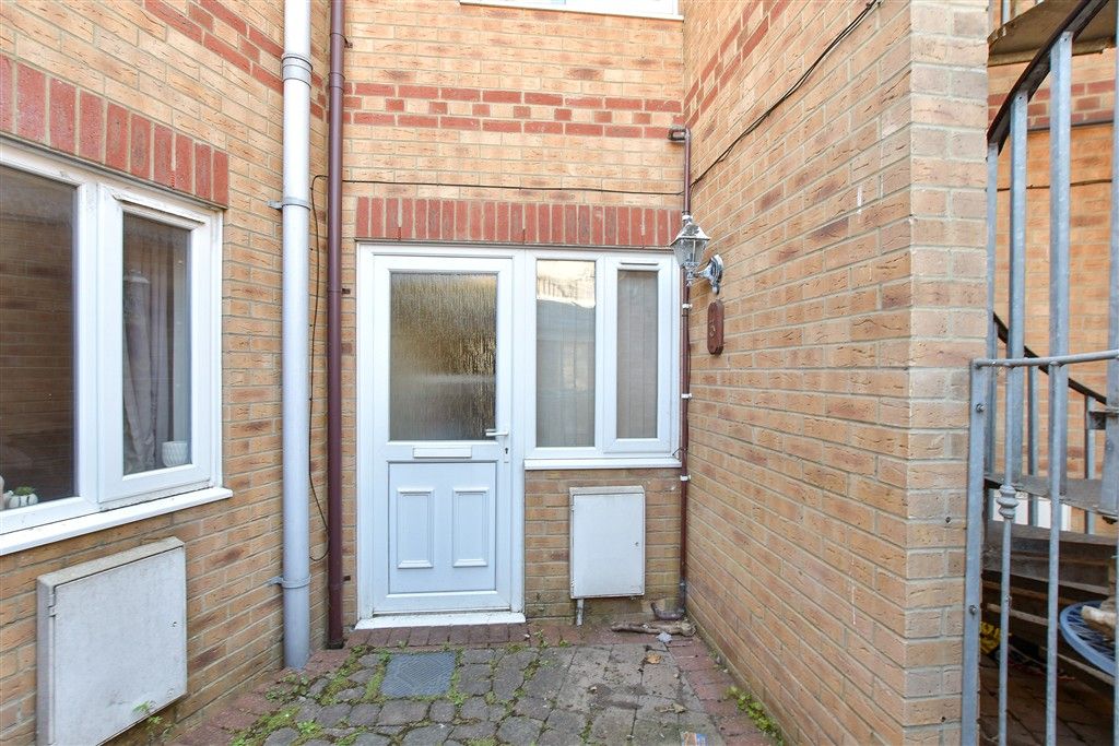Property photo 1 of 7 External Aspect