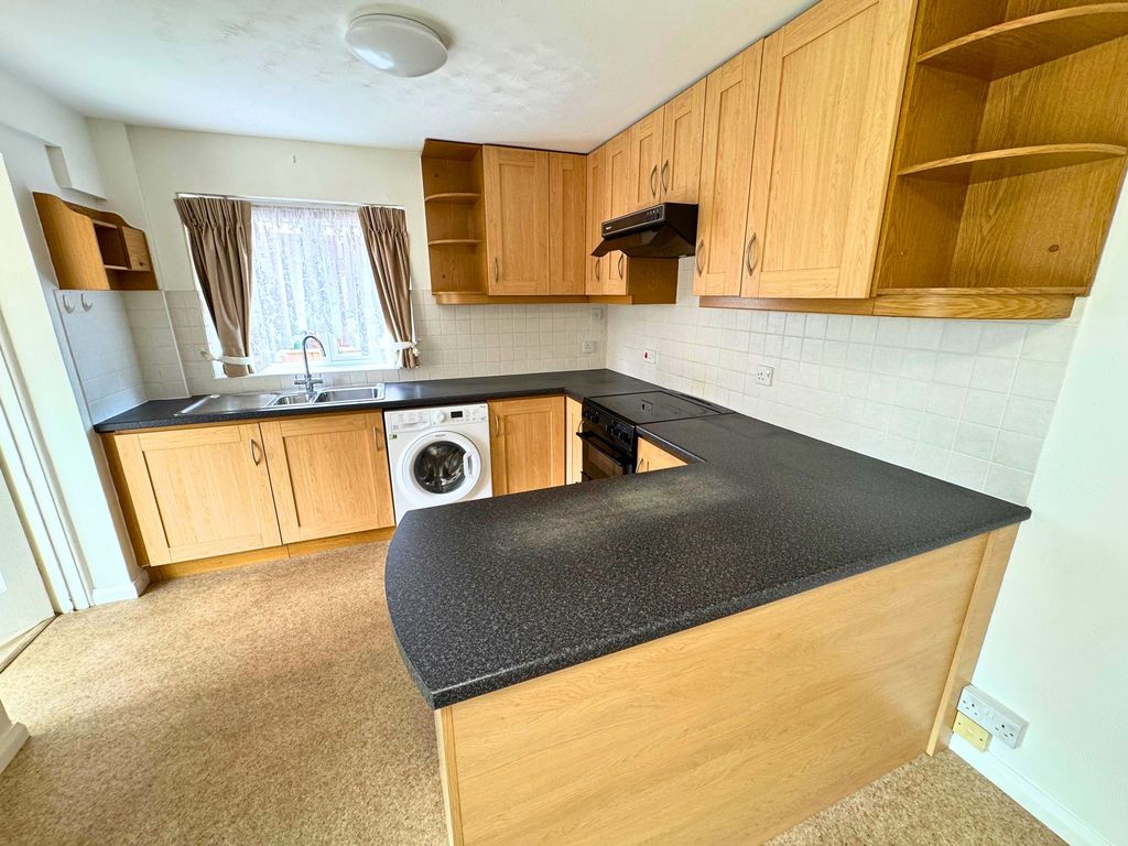 Property photo 2 of 21 Kitchen