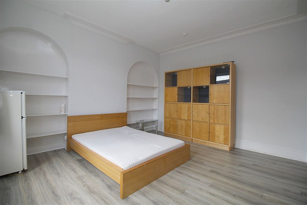 Property photo 3 of 17 Bedroom