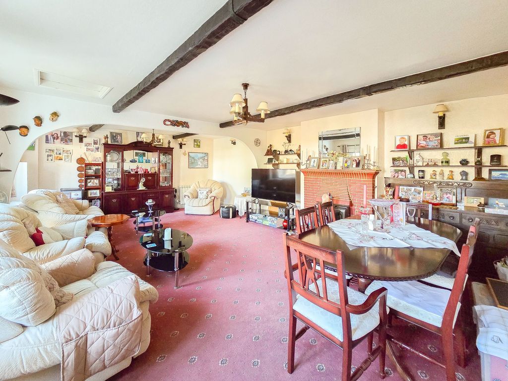 Property photo 2 of 22