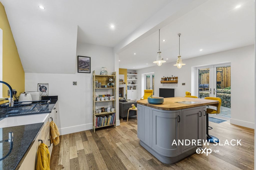 Property photo 3 of 40