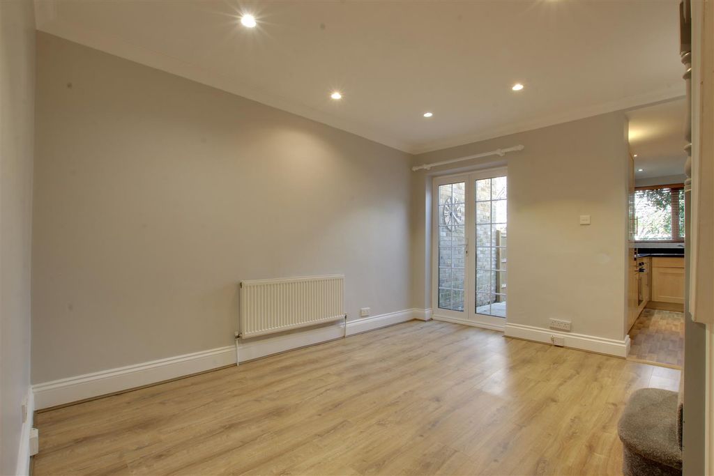 Property photo 3 of 12 Img_0588-Img_0590.Jpg