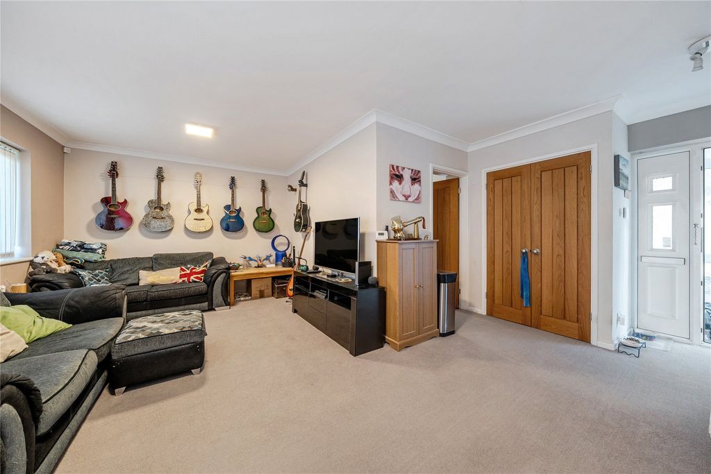 Property photo 2 of 18 Picture No. 13