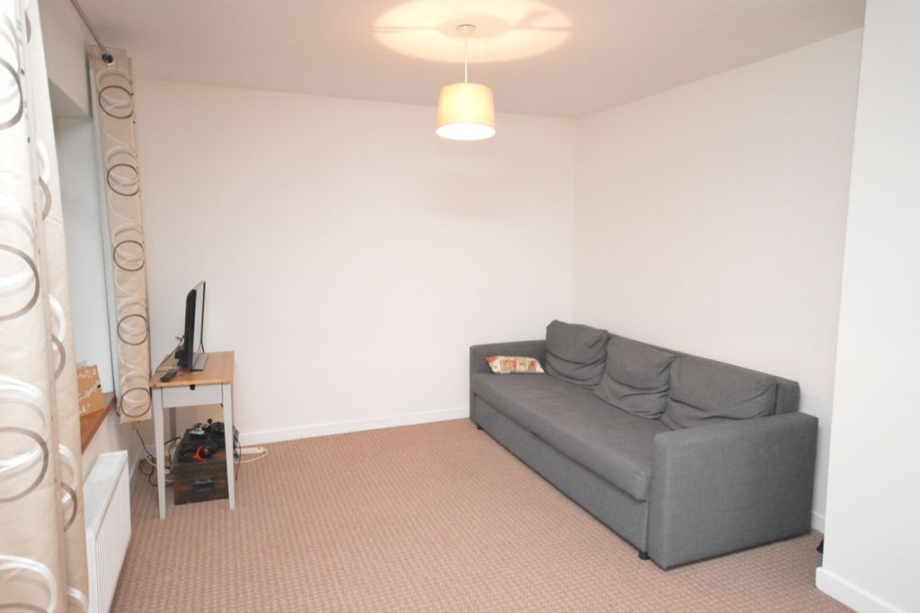 Property photo 3 of 12 Lounge