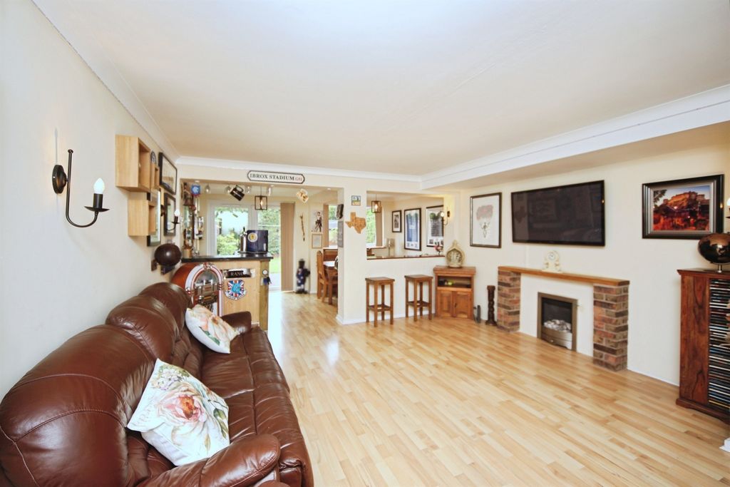 Property photo 3 of 24