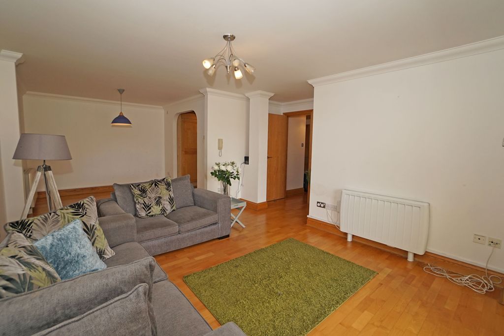 Property photo 3 of 27